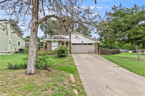 $2,300 | 2208 Lobo Drive, Bryan, TX 77807