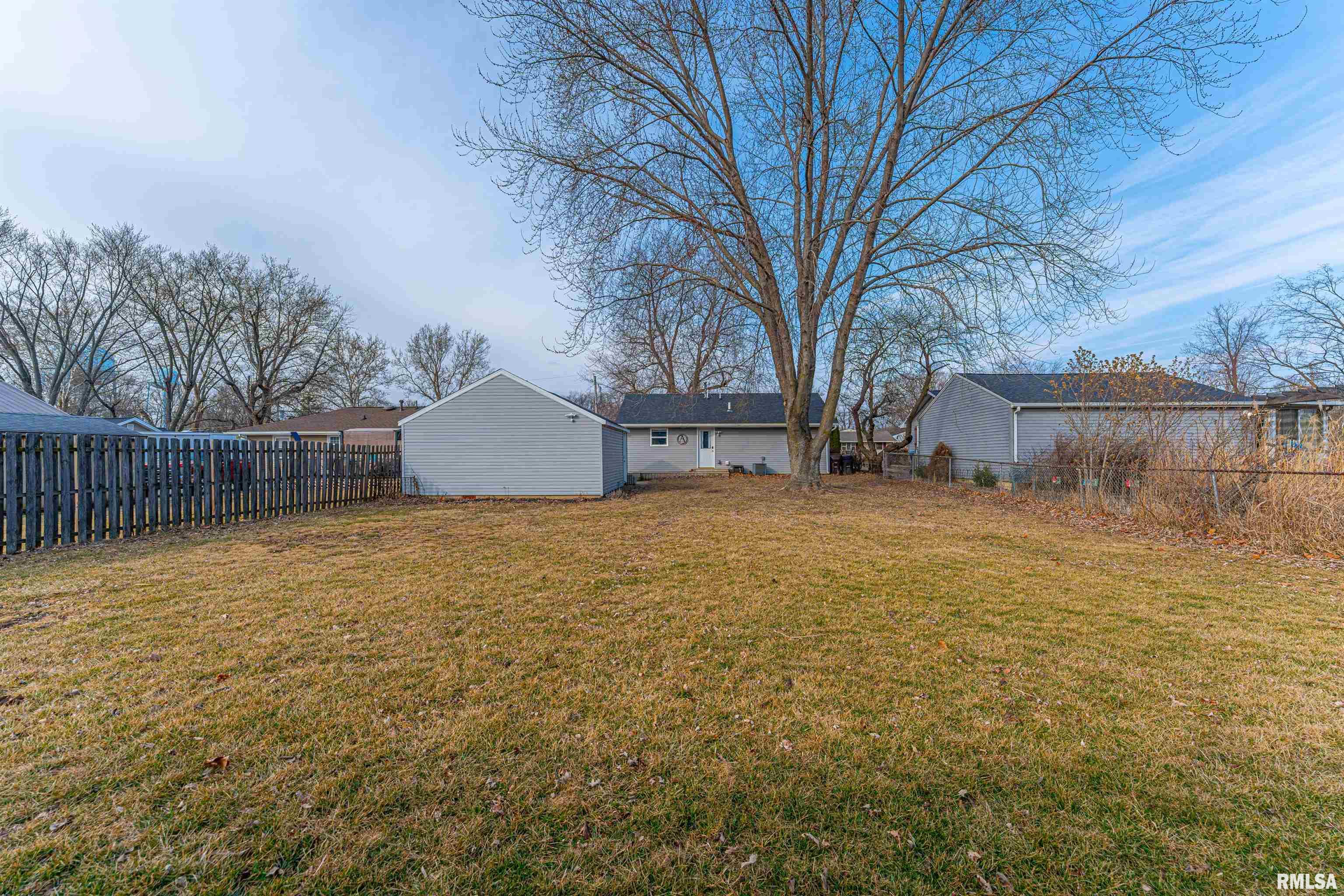 112 Briargate Road Washington, IL 61571 - Photo 5 of 16