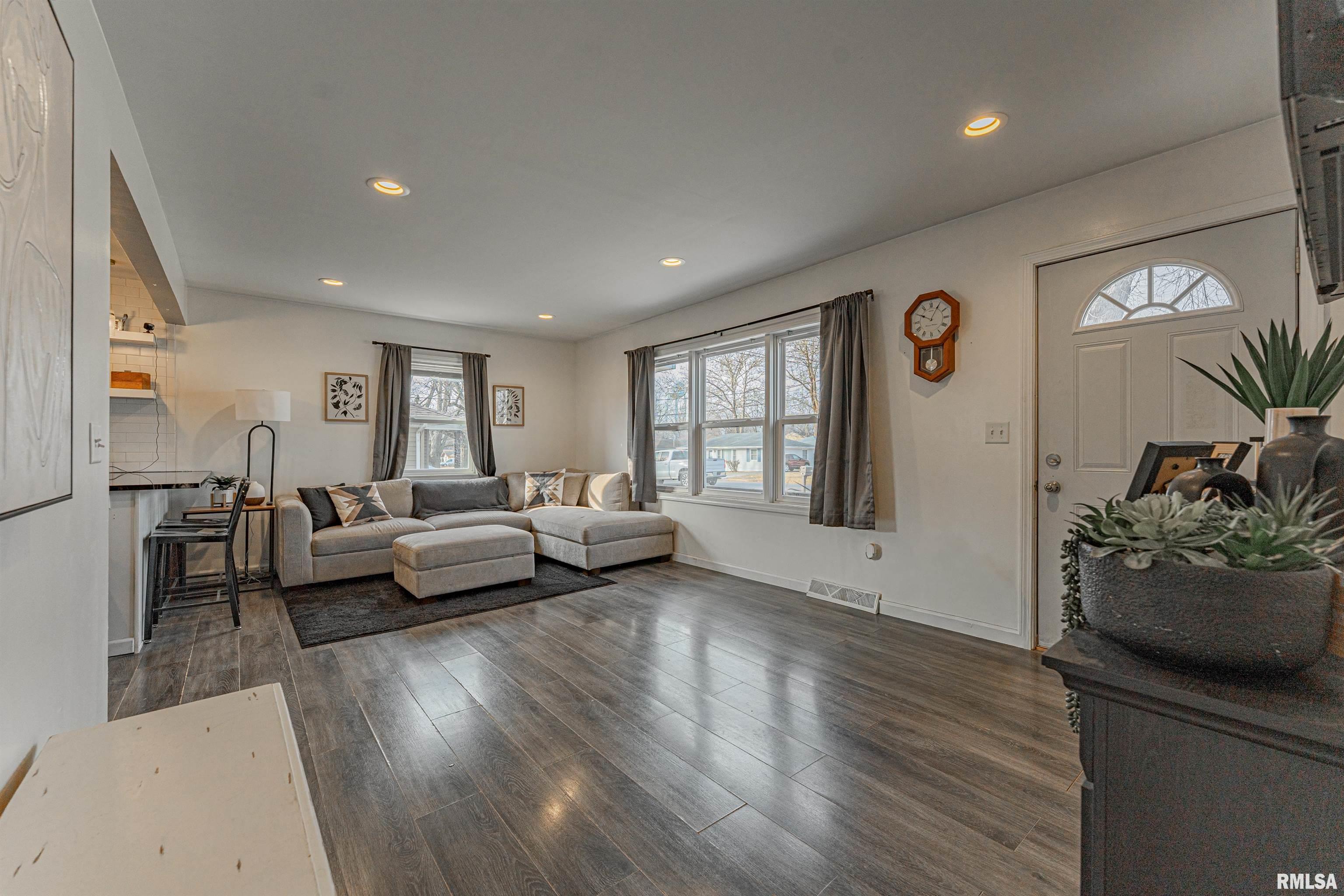 112 Briargate Road Washington, IL 61571 - Photo 7 of 16