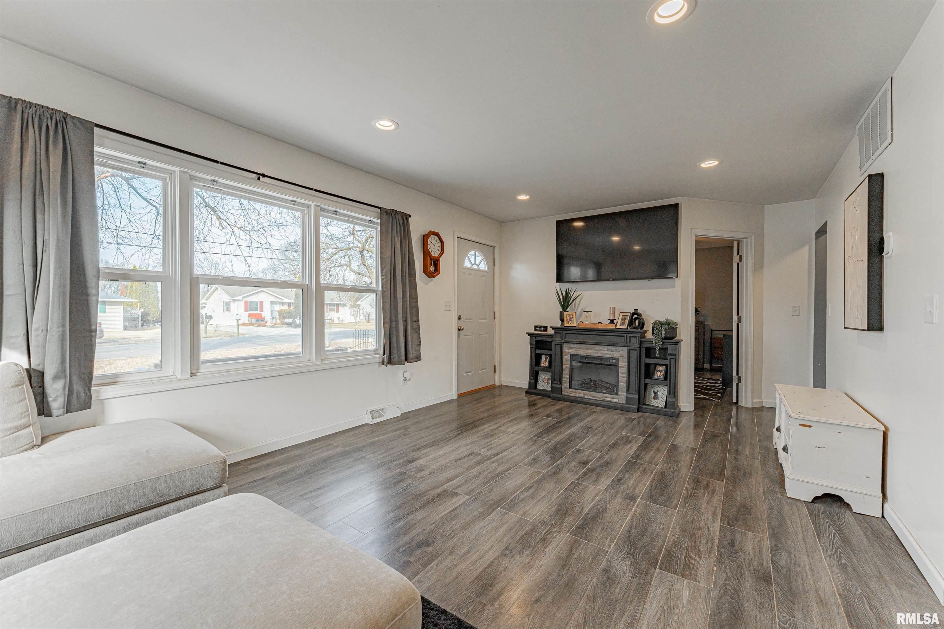 112 Briargate Road Washington, IL 61571 - Photo 8 of 16