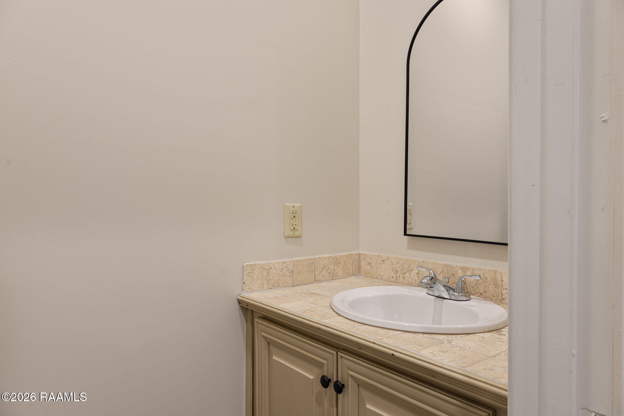 1402 Jefferson Street, Unit 201 Lafayette, LA 70501 - Photo 15 of 34 48-web-or-mls-1402 Jefferson St 201-11