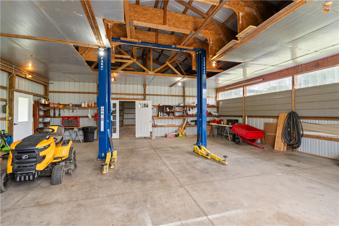 2992 Gildersleeve Road Marion, NY 14505 - Photo 49 of 50 Barn - 10,000 lb lift