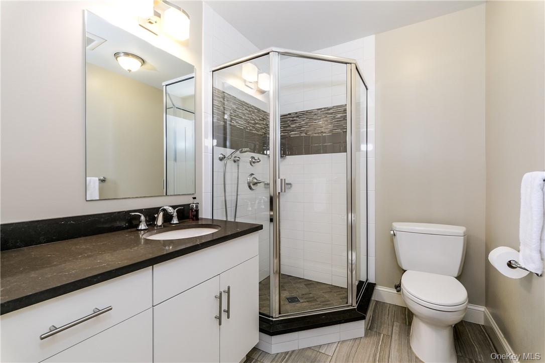 4 Parkfield Road Scarsdale, NY 10583 - Photo 20 of 33 Renovated ensuite bath.
