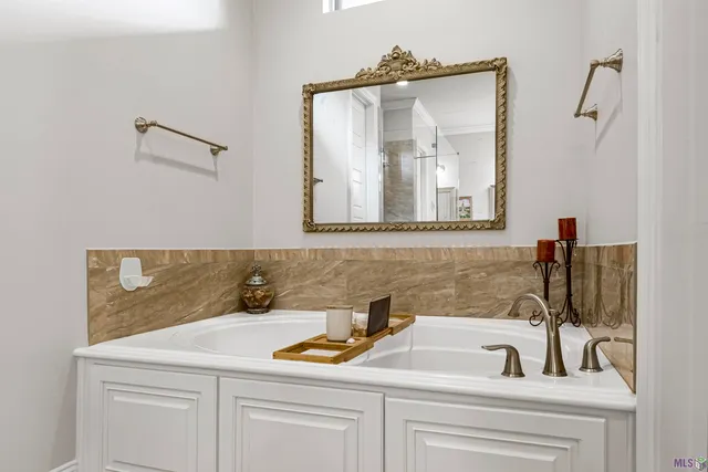 $640,500 | 5422 Cypress Point Lane, Gonzales, LA 70737