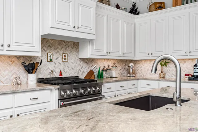 $640,500 | 5422 Cypress Point Lane, Gonzales, LA 70737