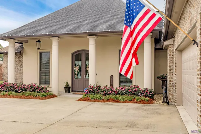 $640,500 | 5422 Cypress Point Lane, Gonzales, LA 70737