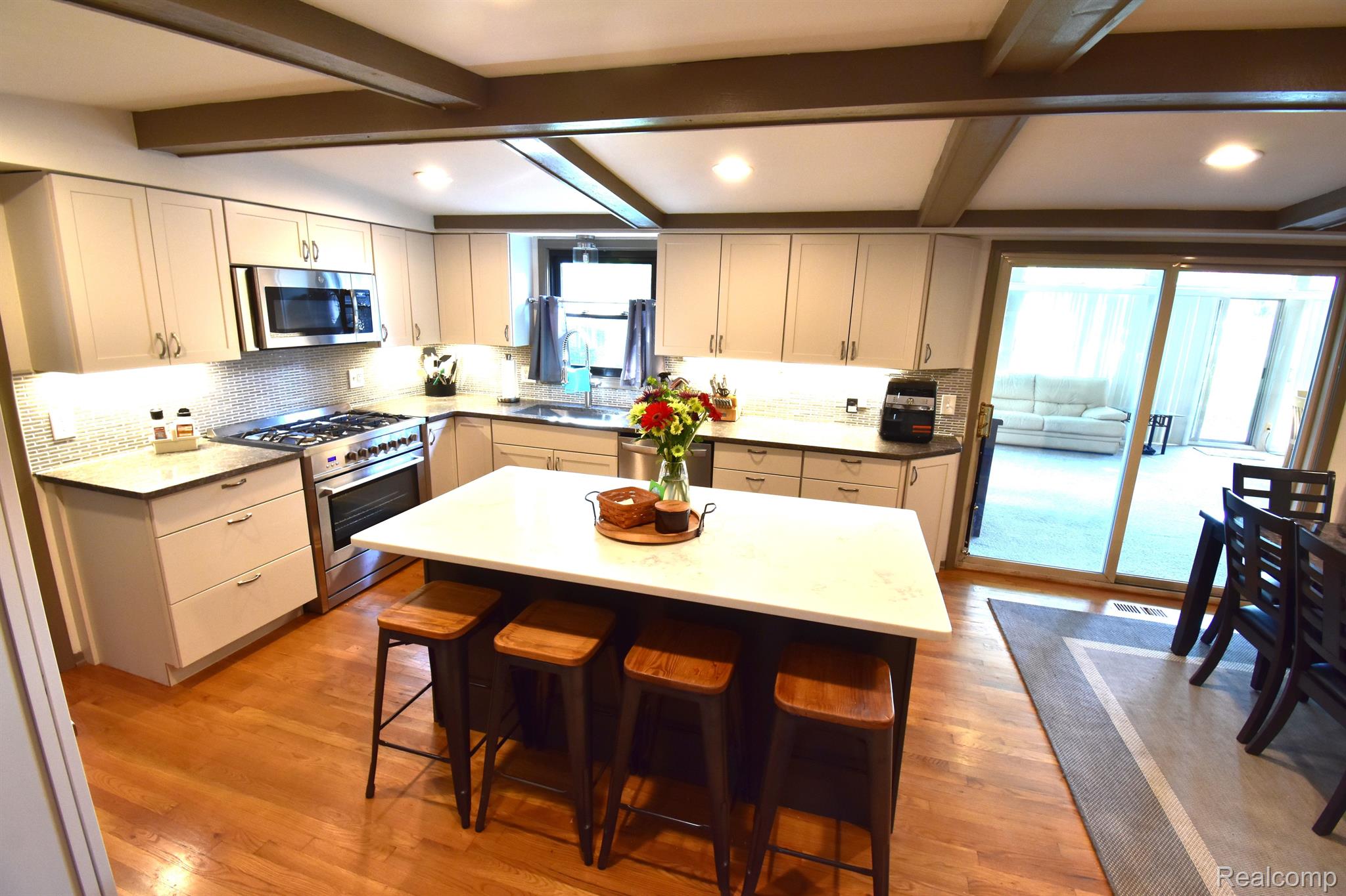 439 Shellbourne Drive Rochester, MI 48309 - Photo 6 of 60 Gallery Image 6
