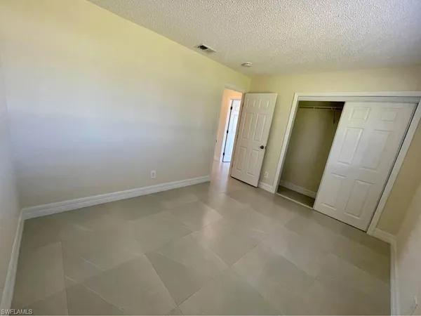 $2,000 | 4052 Bayshore Drive, Unit 526, Naples, FL 34112
