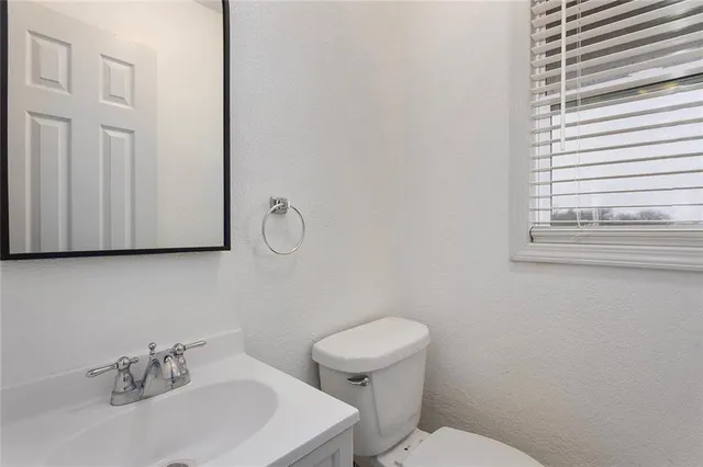 $266,900 | 200 Lakecrest Boulevard, Rushville, MO 64484