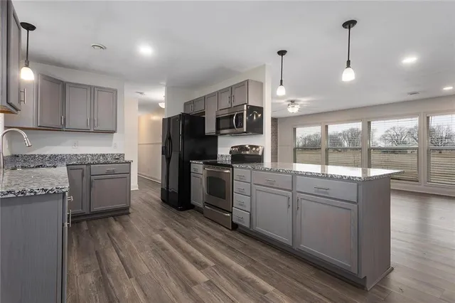 $266,900 | 200 Lakecrest Boulevard, Rushville, MO 64484