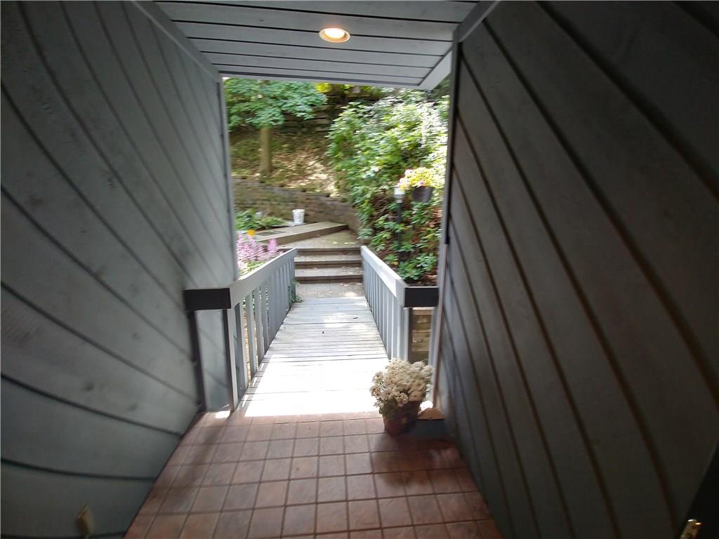 138 Berwyn Road Pittsburgh, PA 15237 - Photo 3 of 19 Gallery Image 3