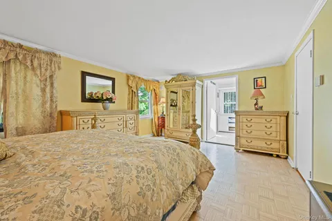$1,390,000 | 23 Pettit Drive, Dix Hills, NY 11746