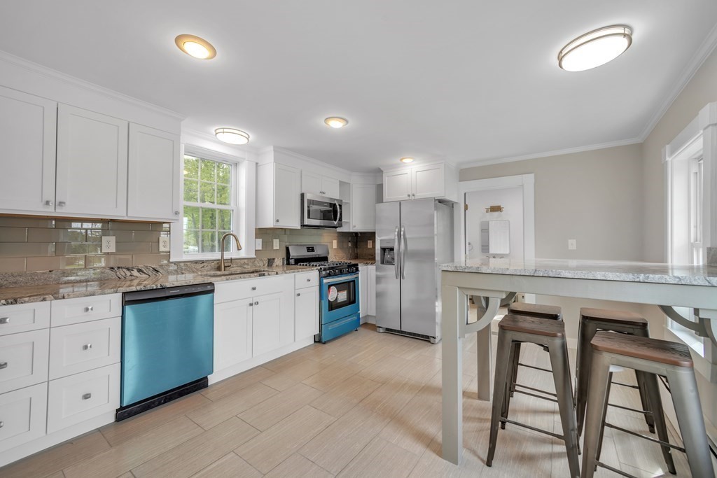 54 Concord Road Billerica, MA 01821 - Photo 6 of 30