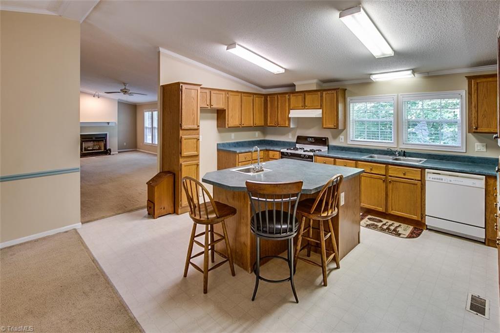 1674 Danny Bell Road Asheboro, NC 27205 - Photo 7 of 29 Gallery Image 7