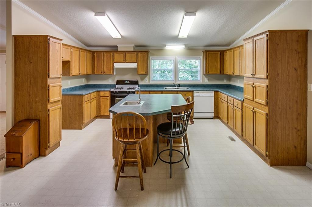 1674 Danny Bell Road Asheboro, NC 27205 - Photo 8 of 29 Gallery Image 8