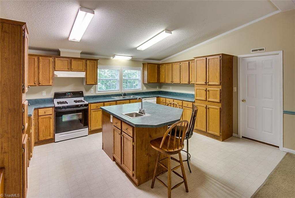 1674 Danny Bell Road Asheboro, NC 27205 - Photo 9 of 29 Gallery Image 9