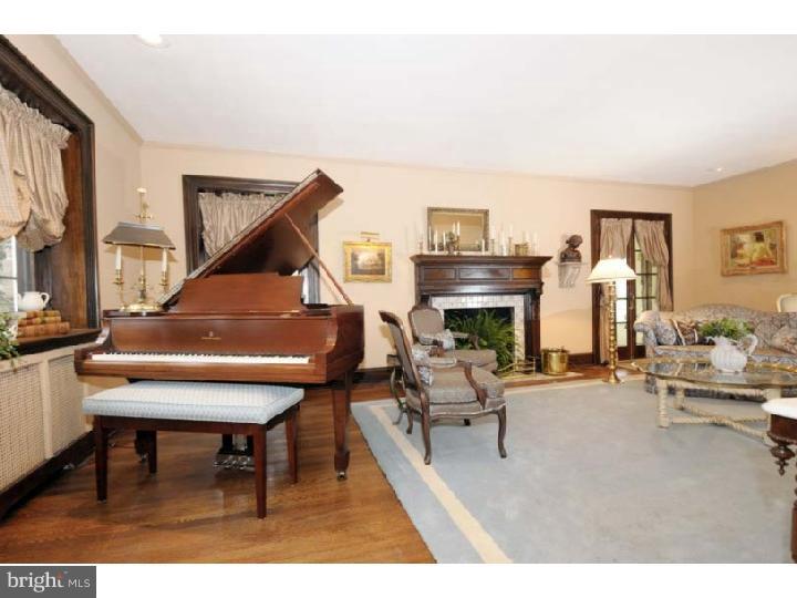 434 Warick Road Wynnewood, PA 19096 - Photo 4 of 20 Living Room