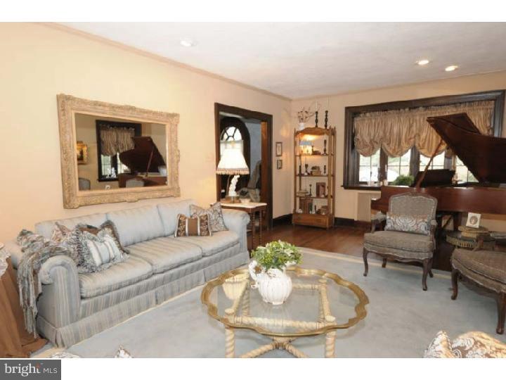 434 Warick Road Wynnewood, PA 19096 - Photo 6 of 20 Living Room