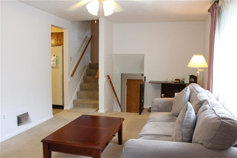 176 Reed Drive Pittsburgh, PA 15205 - Photo 4 of 25 Gallery Image 4