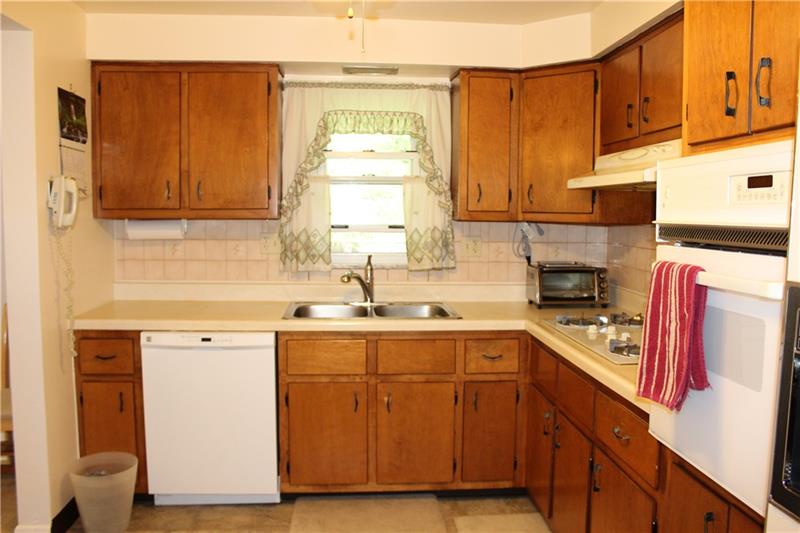 176 Reed Drive Pittsburgh, PA 15205 - Photo 8 of 25 Gallery Image 8