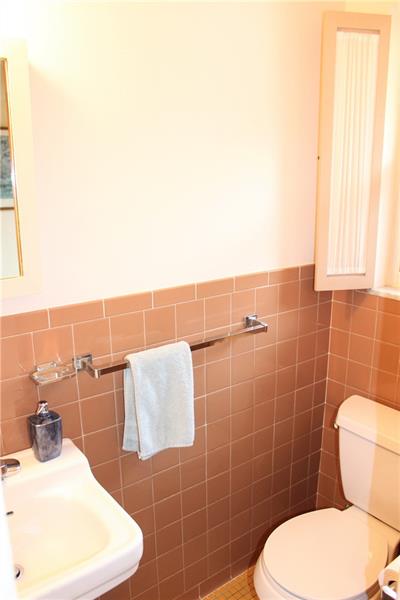 176 Reed Drive Pittsburgh, PA 15205 - Photo 10 of 25 Gallery Image 10