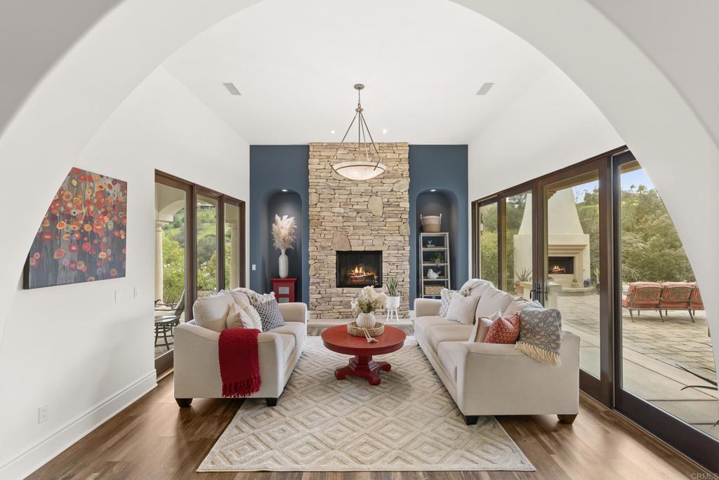 4229 Bridlewood Road Fallbrook, CA 92028 - Photo 11 of 51 Living Room