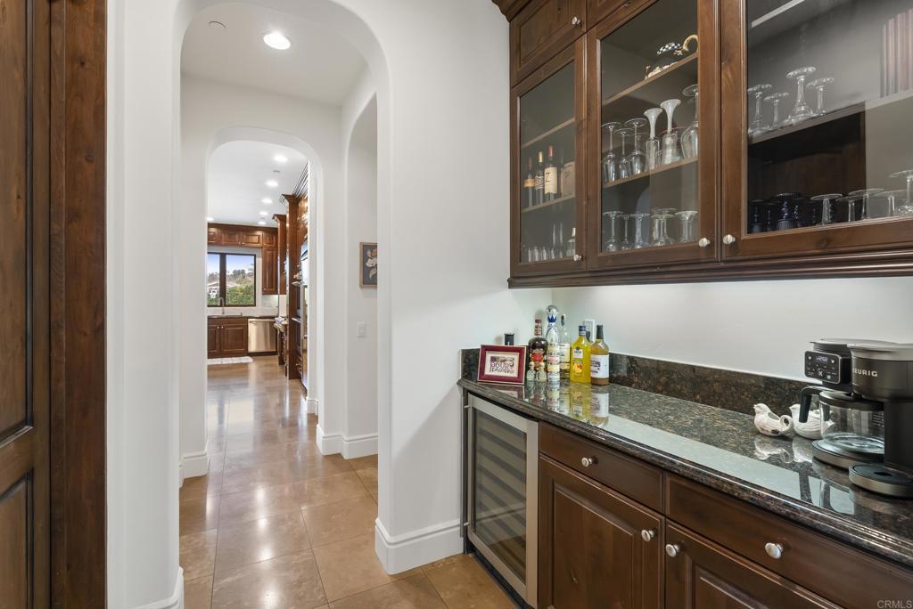 4229 Bridlewood Road Fallbrook, CA 92028 - Photo 25 of 51 Butler's Pantry/Wet Bar