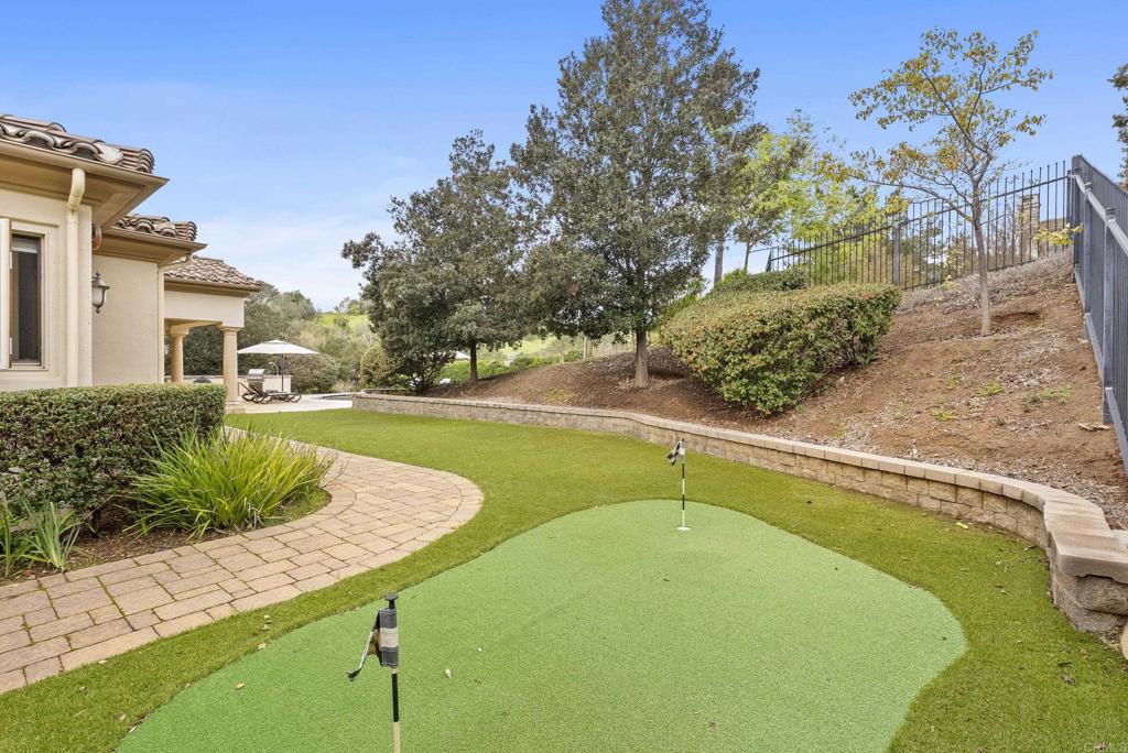 4229 Bridlewood Road Fallbrook, CA 92028 - Photo 50 of 51 Putting Green