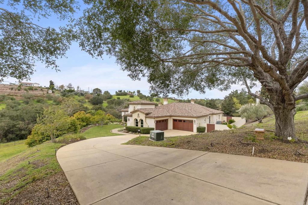 4229 Bridlewood Road Fallbrook, CA 92028 - Photo 5 of 51