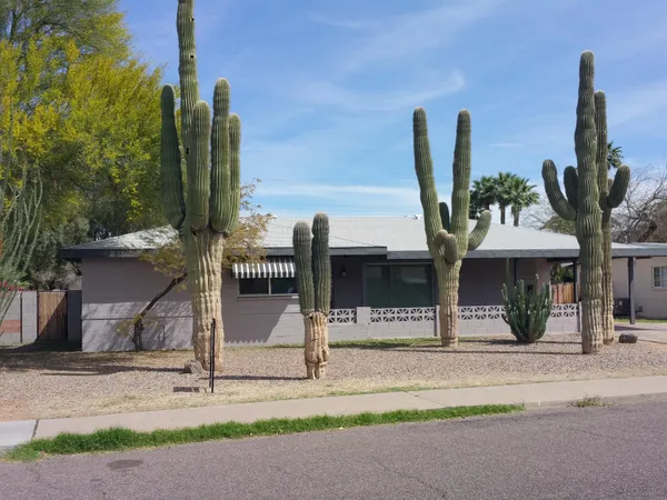 $2,295 | 2445 North 38th Street, Phoenix, AZ 85008