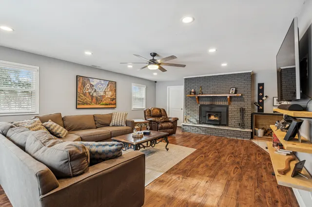 $389,900 | 2113 Highwood Road, McHenry, IL 60051