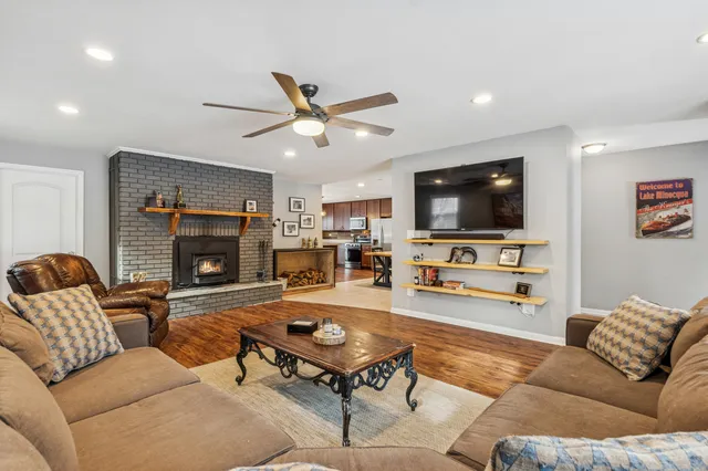 $389,900 | 2113 Highwood Road, McHenry, IL 60051