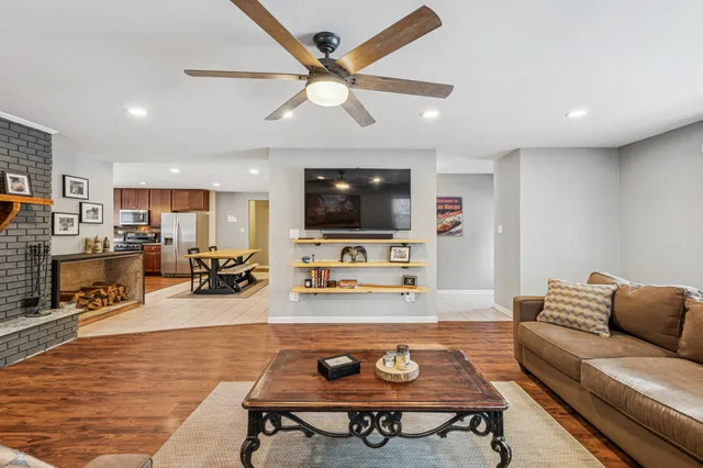 $389,900 | 2113 Highwood Road, McHenry, IL 60051