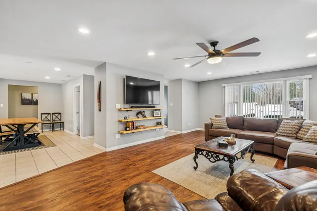 $389,900 | 2113 Highwood Road, McHenry, IL 60051