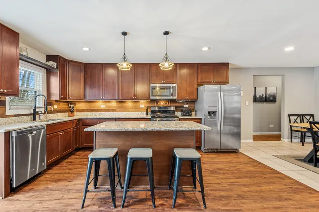 $389,900 | 2113 Highwood Road, McHenry, IL 60051