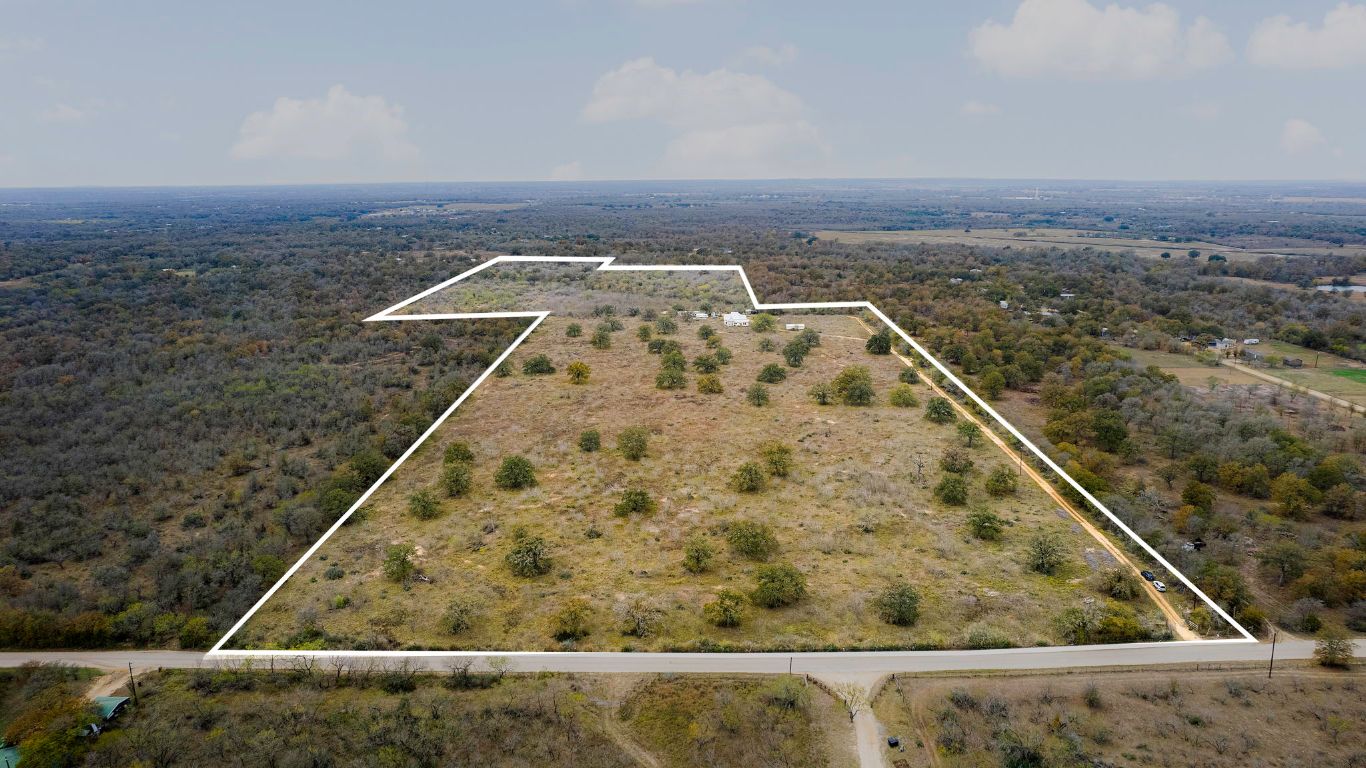 2124 Bugtussle Lane Luling, TX 78648 - Photo 1 of 25 a view of roof