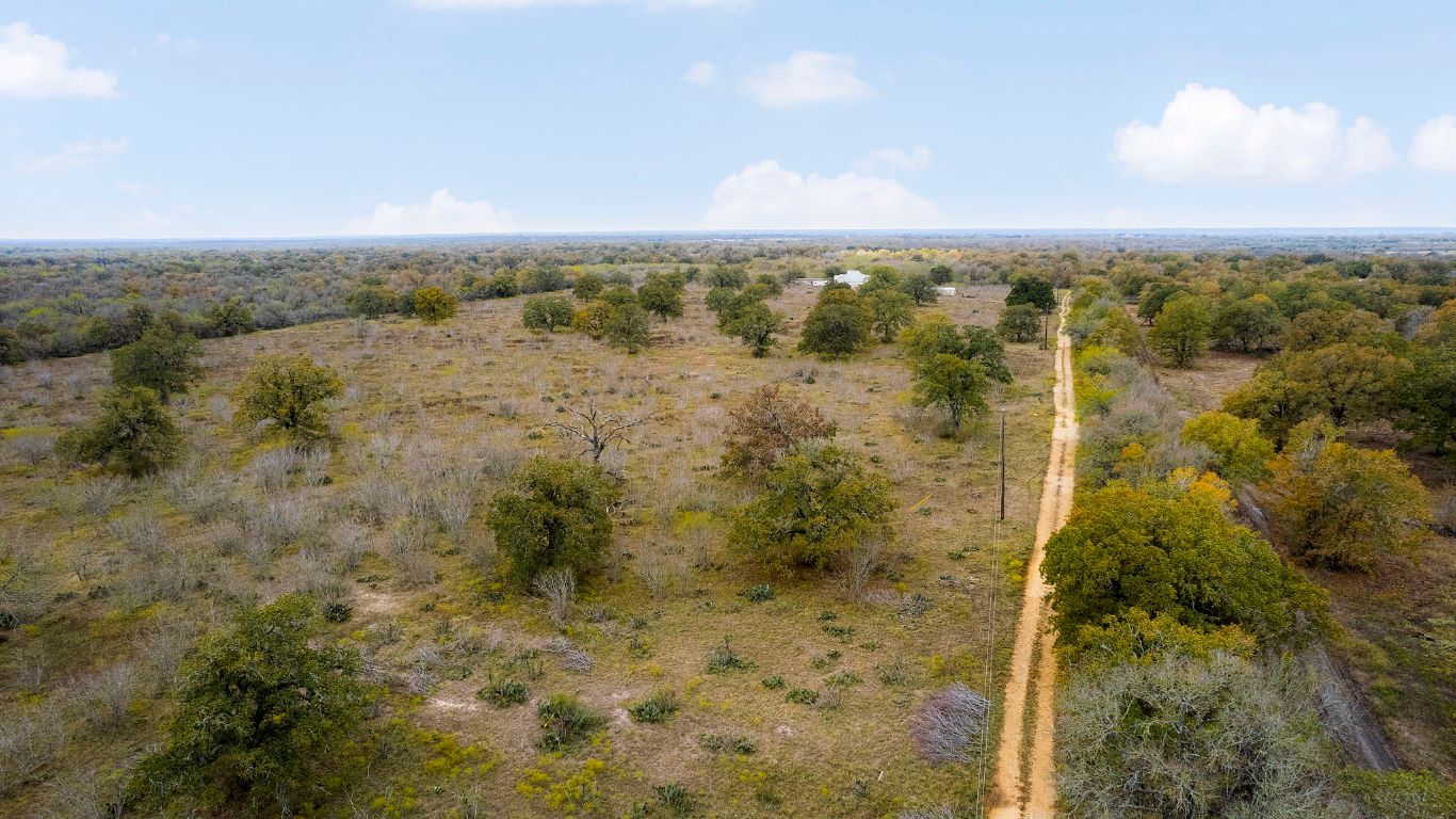 2124 Bugtussle Lane Luling, TX 78648 - Photo 10 of 25