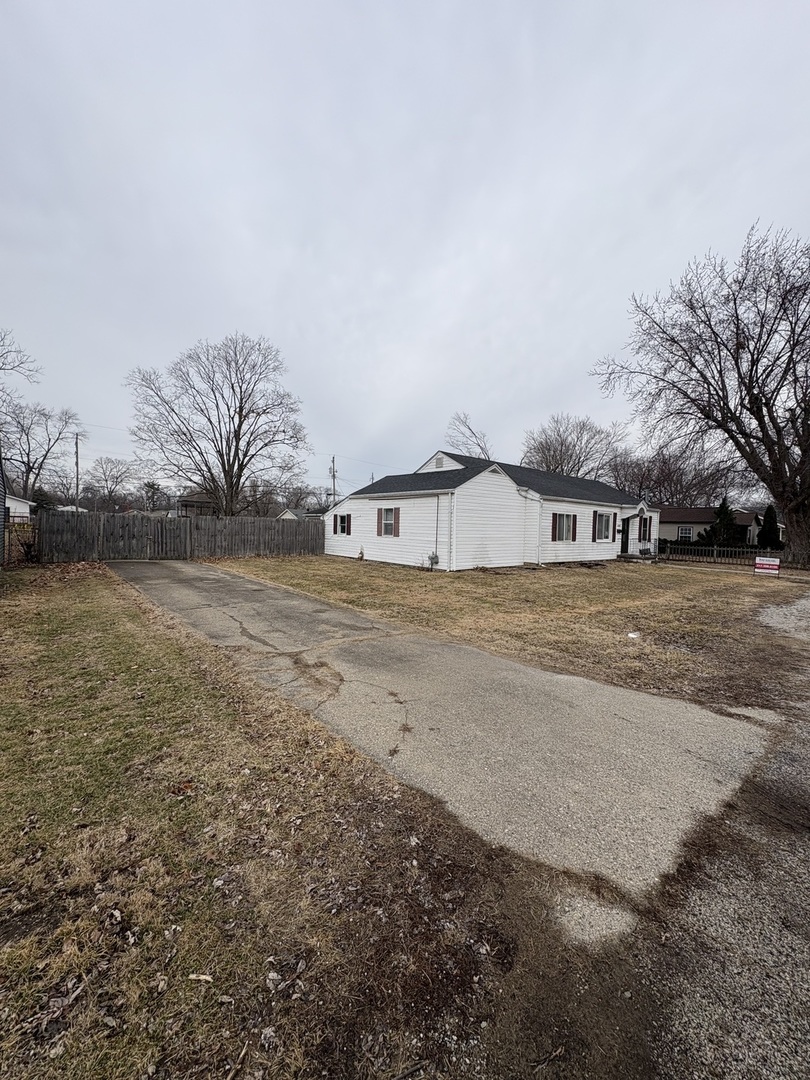 1430 Meitzler Street Tilton, IL 61833 - Photo 2 of 17