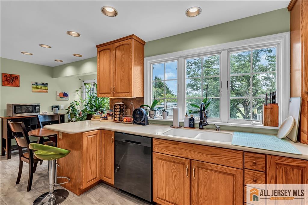 267 Friendship Road Cranbury, NJ 08512 - Photo 14 of 53