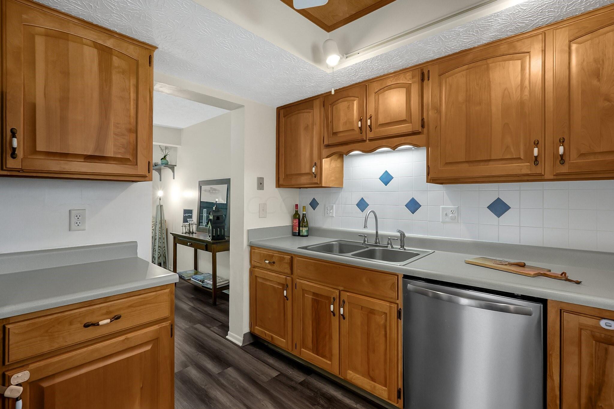 3766 Canon Ridge Place Columbus, OH 43230 - Photo 11 of 22 Canon.Kitchen3