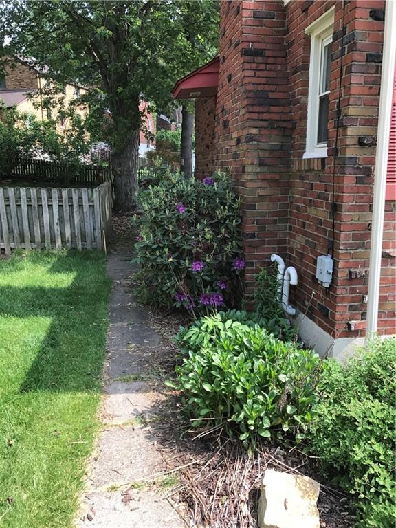 373 Rockhill Road Pittsburgh, PA 15243 - Photo 3 of 24