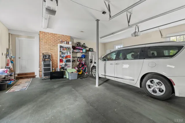 $900,000 | 207 Fox Runn Drive, Lynchburg, VA 24503