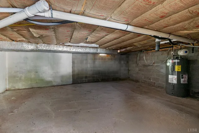 $900,000 | 207 Fox Runn Drive, Lynchburg, VA 24503