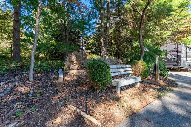 $900,000 | 207 Fox Runn Drive, Lynchburg, VA 24503