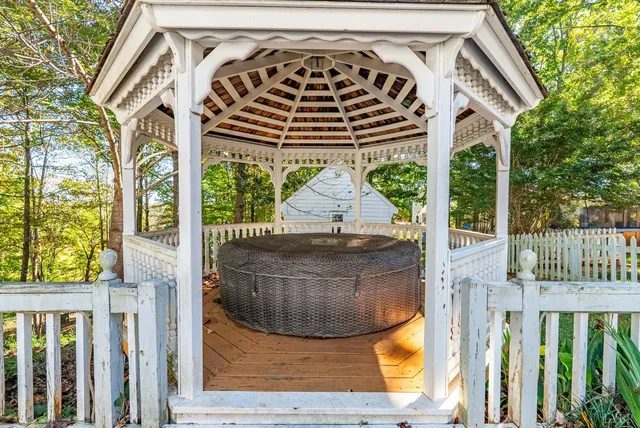 $900,000 | 207 Fox Runn Drive, Lynchburg, VA 24503