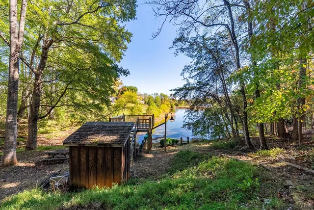 $900,000 | 207 Fox Runn Drive, Lynchburg, VA 24503