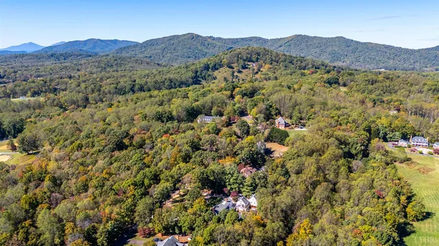 $900,000 | 207 Fox Runn Drive, Lynchburg, VA 24503