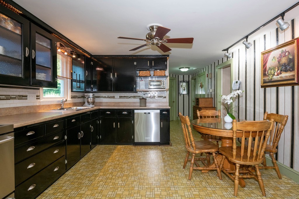 8 Davis Road Beverly, MA 01915 - Photo 11 of 30 Gallery Image 11
