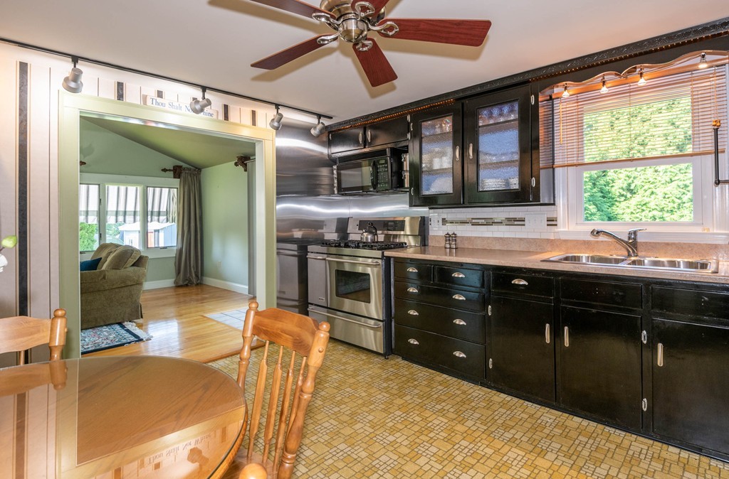 8 Davis Road Beverly, MA 01915 - Photo 13 of 30 Gallery Image 13