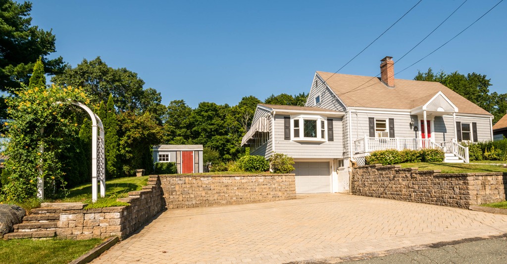 8 Davis Road Beverly, MA 01915 - Photo 2 of 30 Gallery Image 2